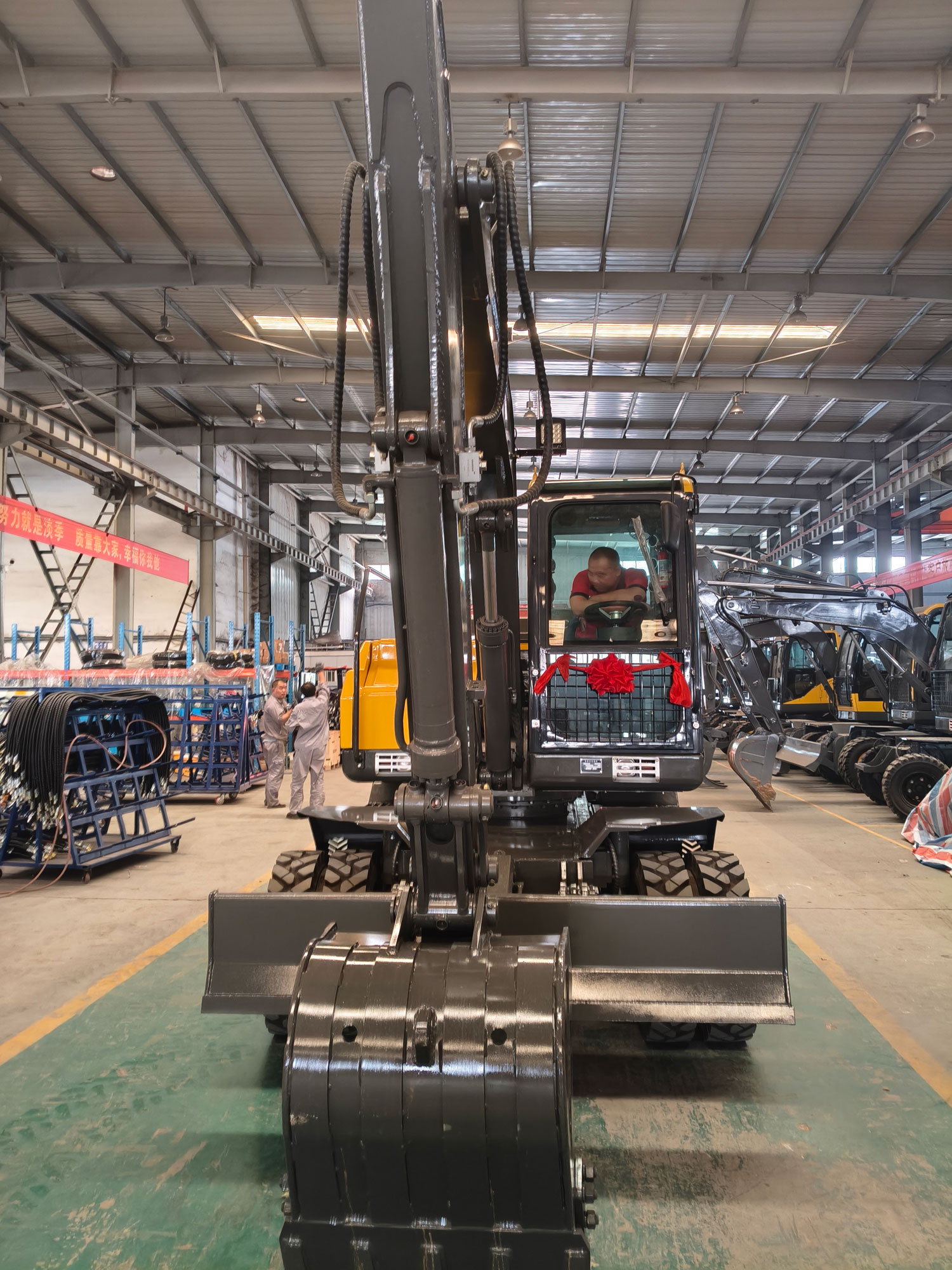 PW75 حفارة ذات عجلات