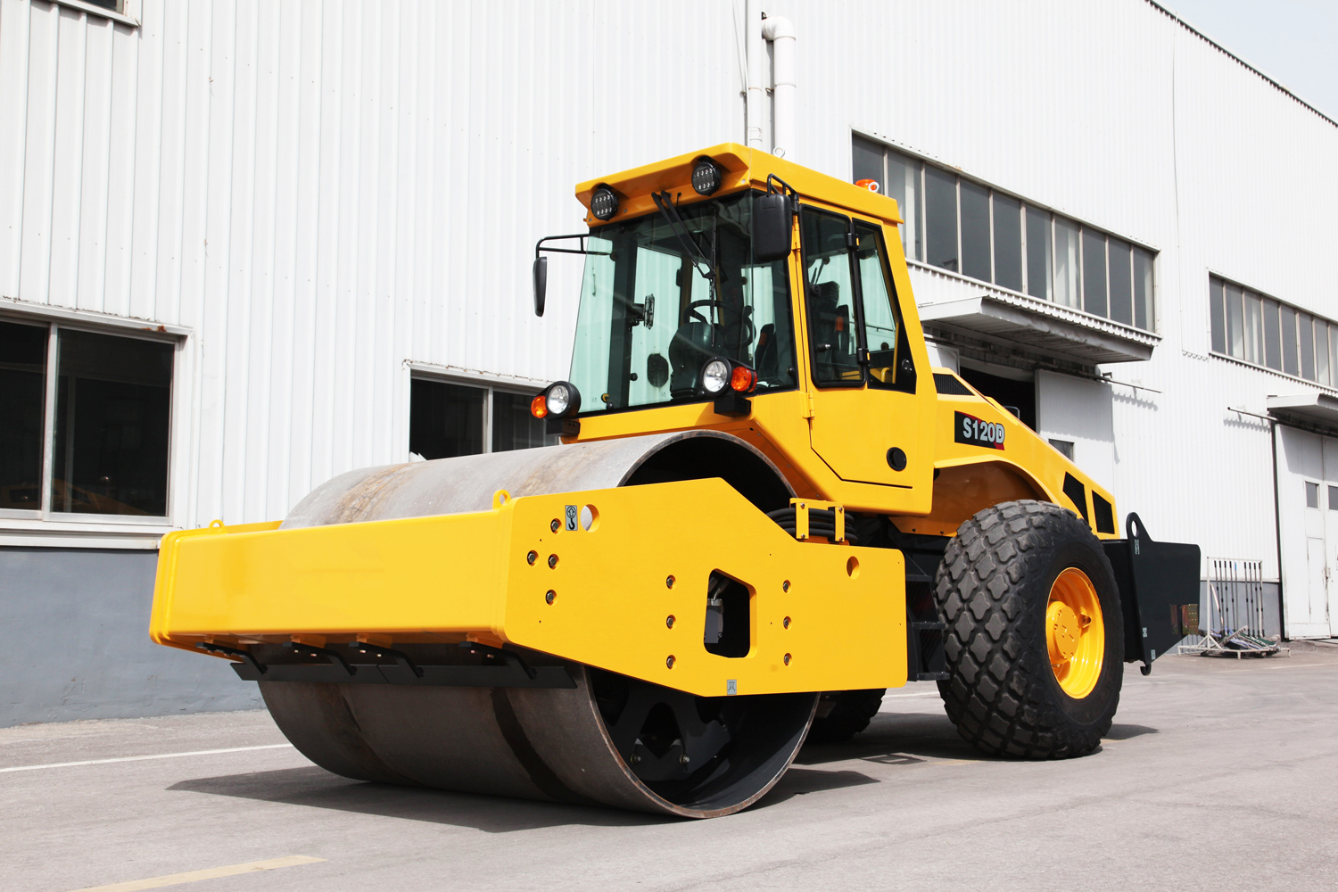 S120D مدحلة اهتزازية أحادية الأسطوانة